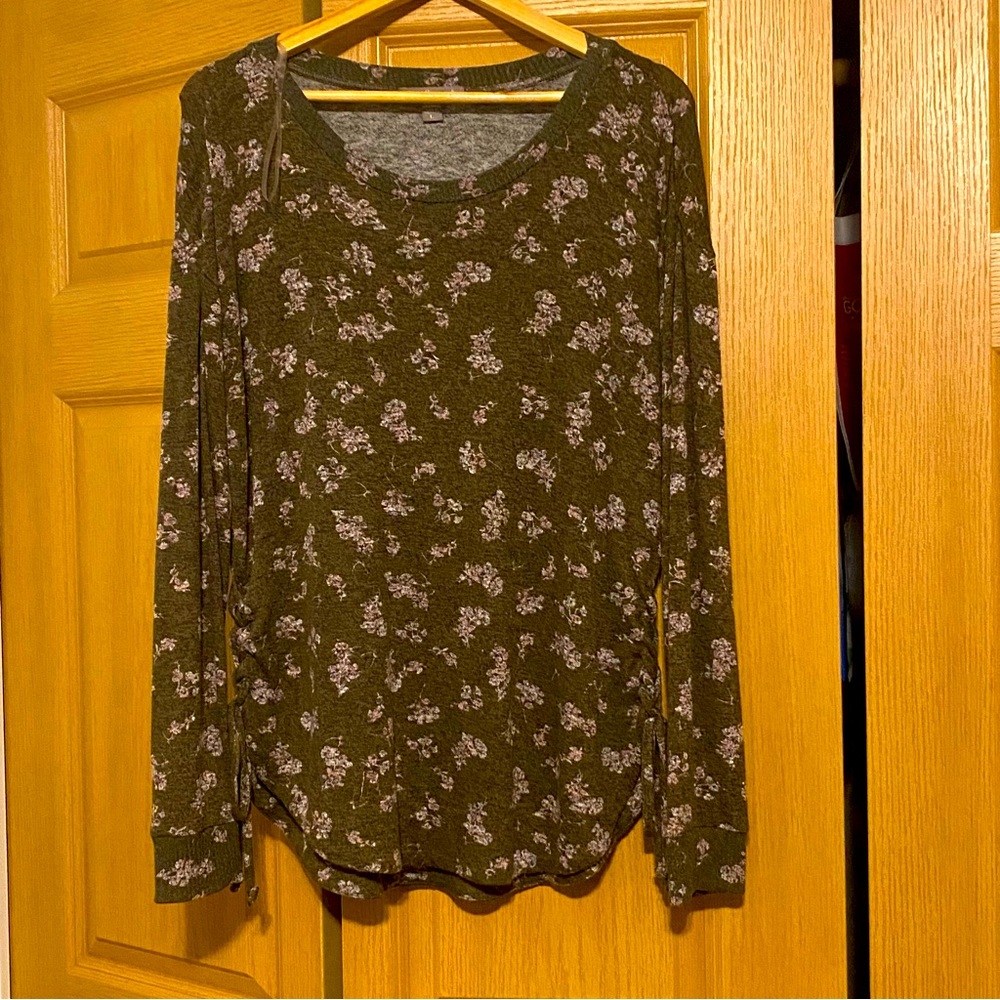 Light weight floral sweater Peace and Pearls brand